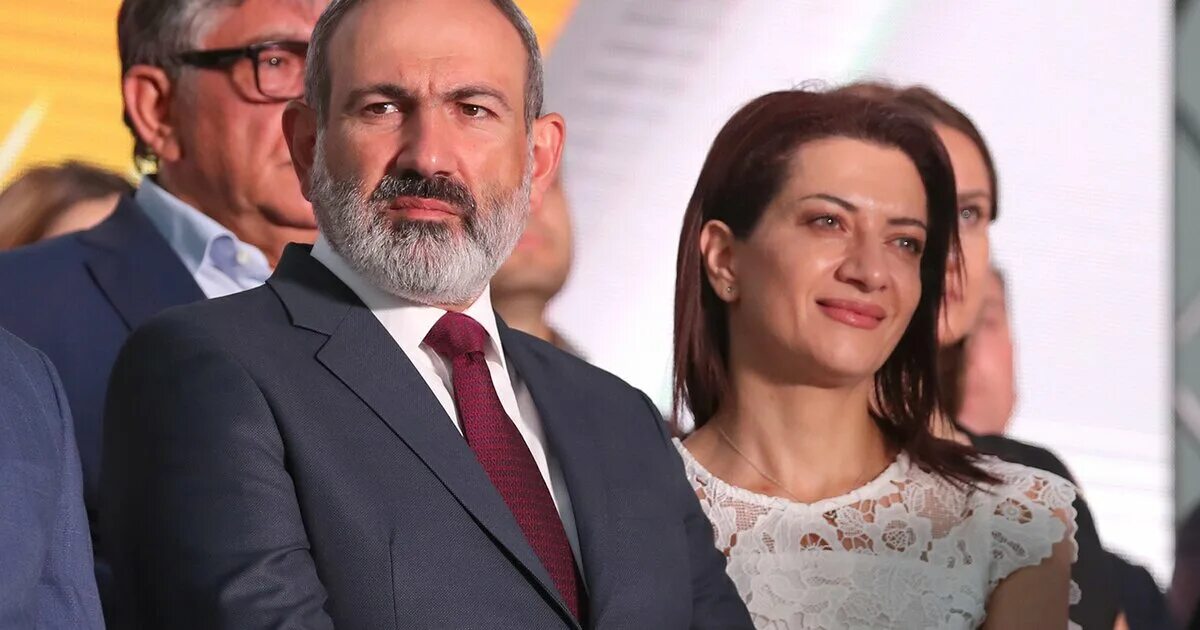Требования азербайджана. Пашинян с женой. Жена премьер министра Армении.