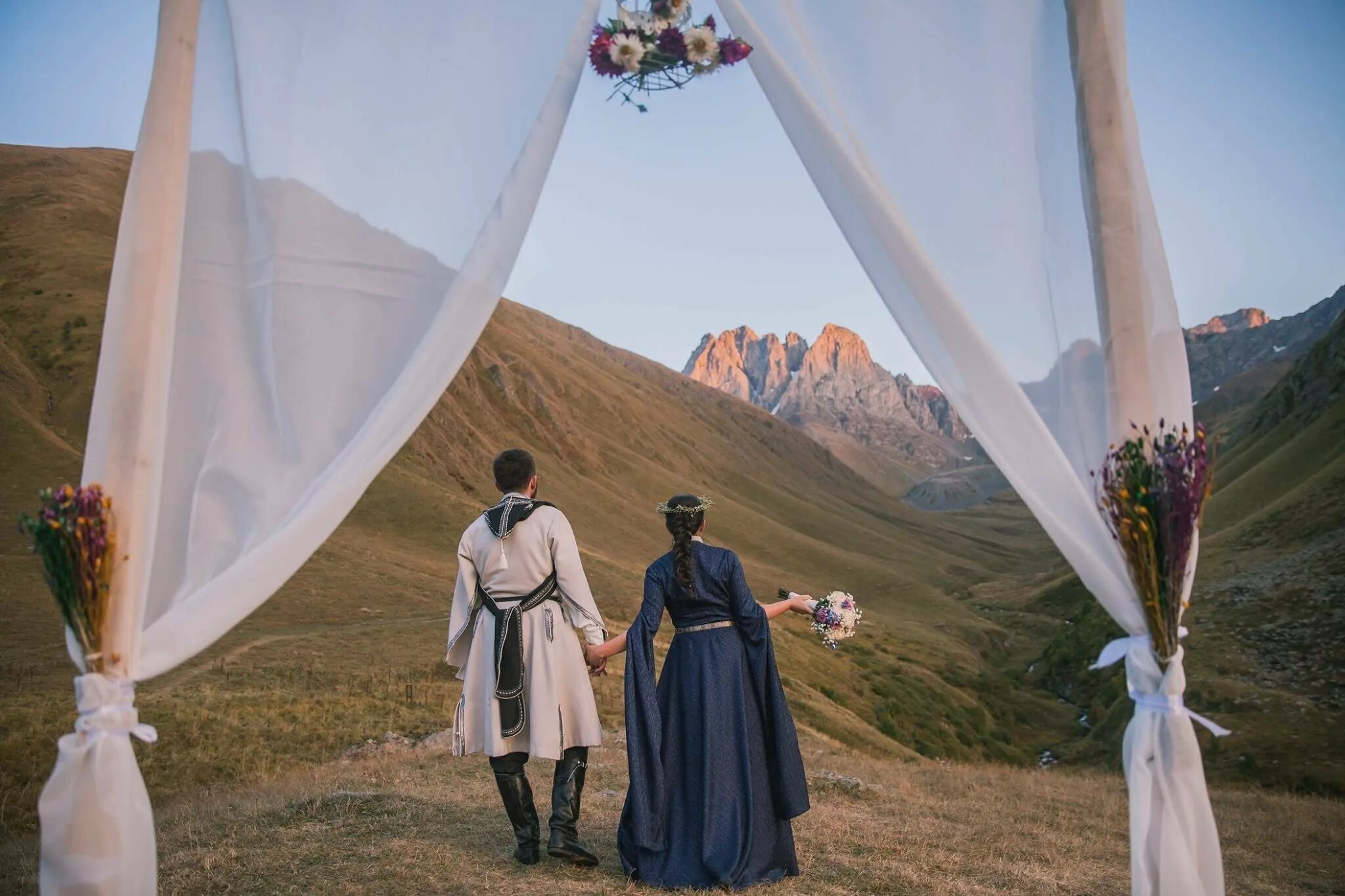 Венчание в гергети. Кахетия грузия свадьба. Брак в грузии. Брак в грузии. Брак в грузии.