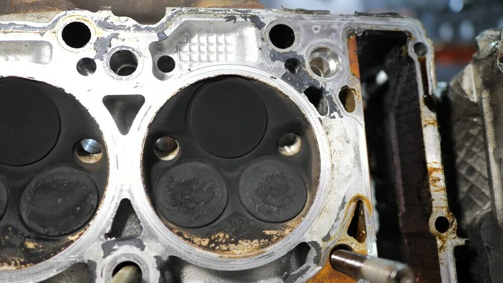 K6riu-11 свеча. Две свечи на цилиндр. Две свечи на цилиндр. Двигатель с 2 свечами на цилиндр. Две свечи на цилиндр.