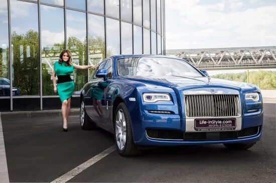 Какая машина у юли. Гаврилина Rolls Royce. Юля гаврилина машина Роллс Ройс. Машина Юлии Гавриловой Роллс Ройс.