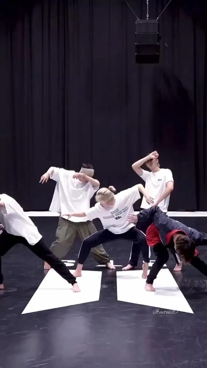 Bts practice. БТС дэнс Практик. Чимин Black Swan Dance. Чимин хореография Black Swan. Хореография БТС.