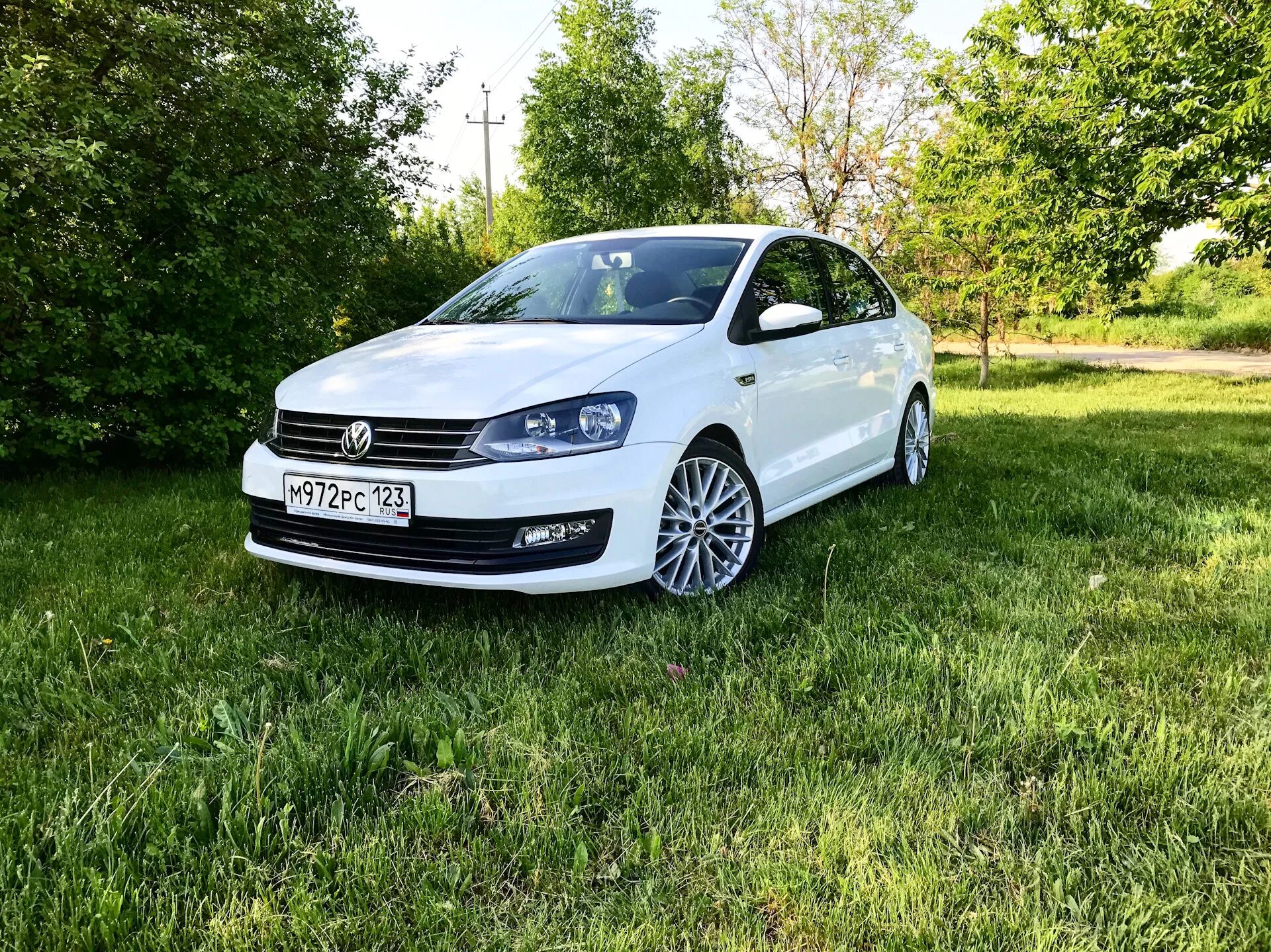 Где купить поло седан. Volkswagen Polo sedan. VW Polo sedan -100. Фольксваген поло 35. Фольксваген поло 677.