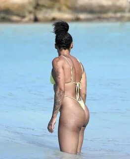 Melissa Alcantara – W bikini w St Barths (osobista tragedia Kim Kardashian…