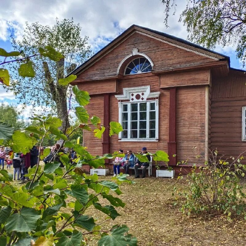 дом друзей дача. дом друзей дача. база отдыха дача абакан. дача летом. домик на участке.