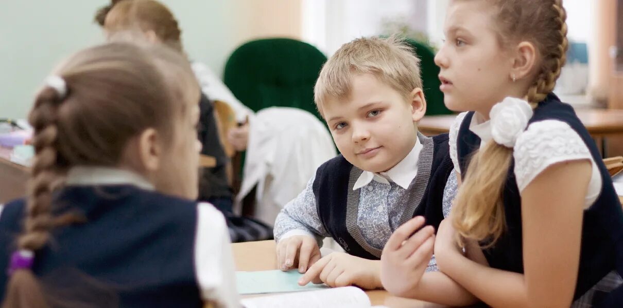 School 5 класс. Адаптация ребенка к школе. Пятиклассники в школе. Адаптация ребенка в 5 классе. 5 Класс дети.