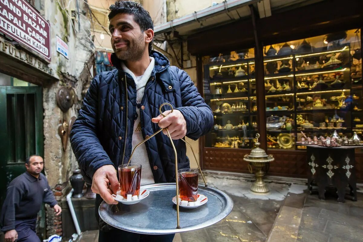 Стамбул чай. Чай в Турции. Турецкий чай в Стамбуле. Стамбул кофе. Один день в стамбуле дата выхода 2024