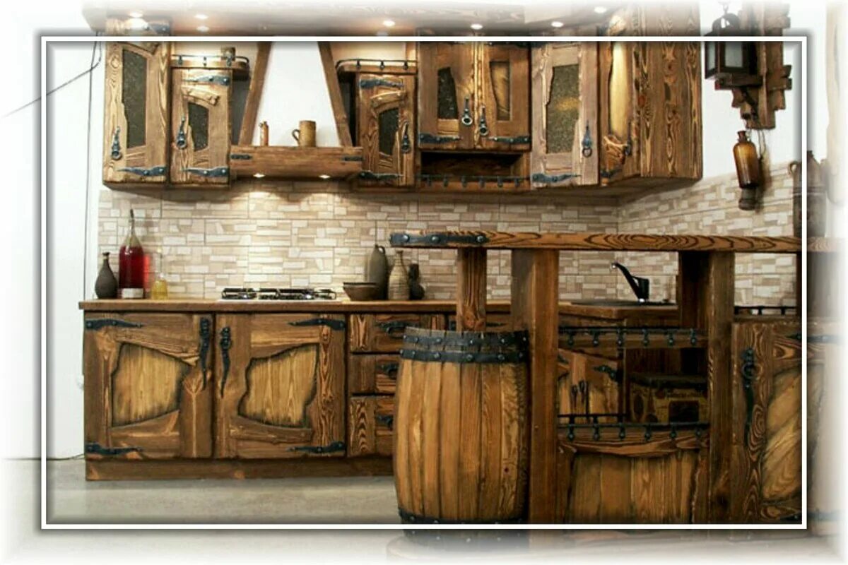 Фасад под старину. Деревянные кухни под старину. Кухня под старину из дерева. Кухонная мебель дерево под старину. Кухня из массива дерева.