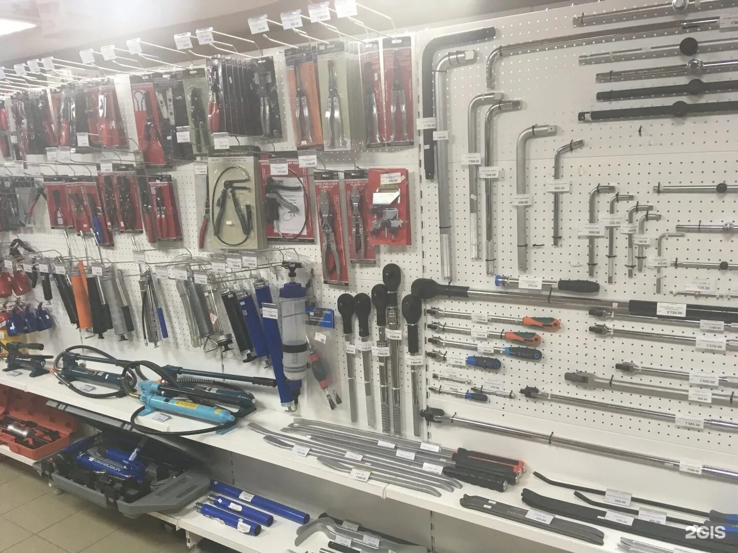 Магазин терминал киров инструмент. Стенд для инструментов автосервиса. Магазин оборудования для автосервисов'. Магазин инструмента для автосервиса. Гаро автосервисное оборудование в.