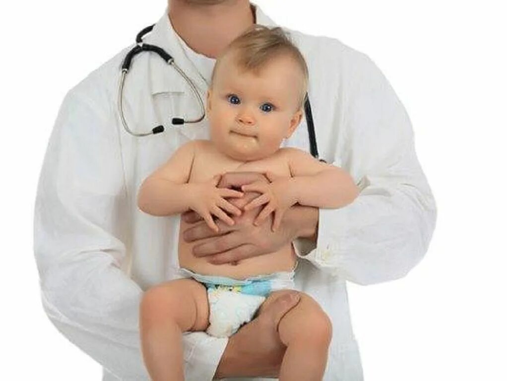 Детский пиелонефрит. Доктор с ребенком на руках. Младенец и врач. Новорожденный ребенок и врач.