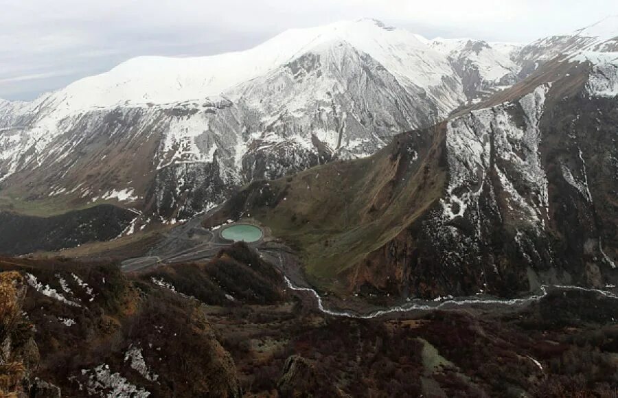 Крестовый перевал ларс. Крестовый перевал ларс. Крестовый перевал грузия зима. Крестовый перевал ларс. Гора казбек ларс.