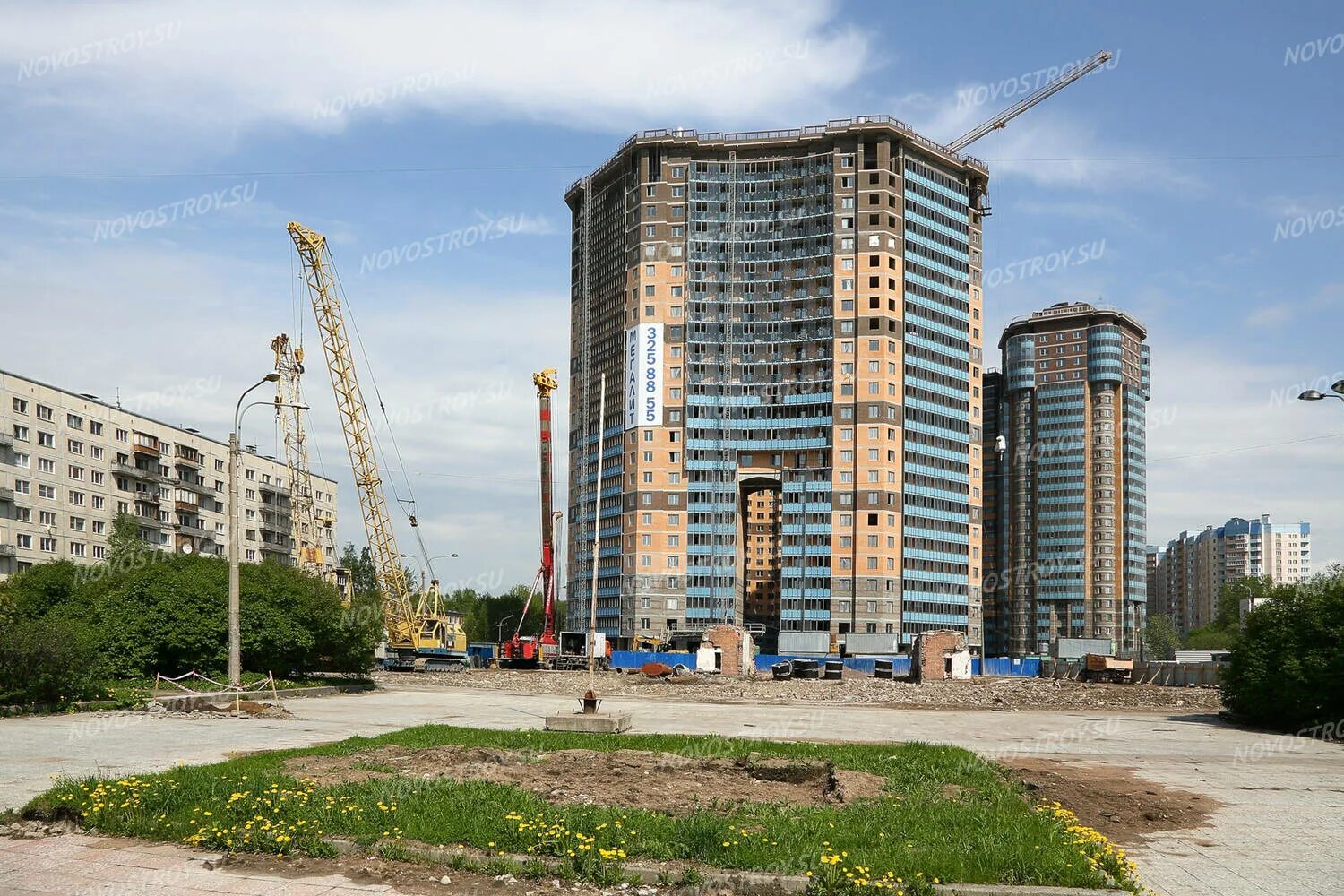 Дом мегалит в королеве королев. Мегалит же брянцева 13. мегалит в королеве. брянцева 13 к1 в стройке. дом мегалит на большевиков.