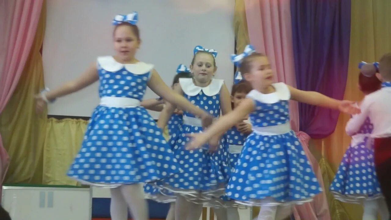 Танец мы лучшие в детском саду. Детский танец девчата костюмы. Танец хорошие девчата в ДОУ. Костюмы для танца хорошие девчата. Танец девчата в детском средняя группа.