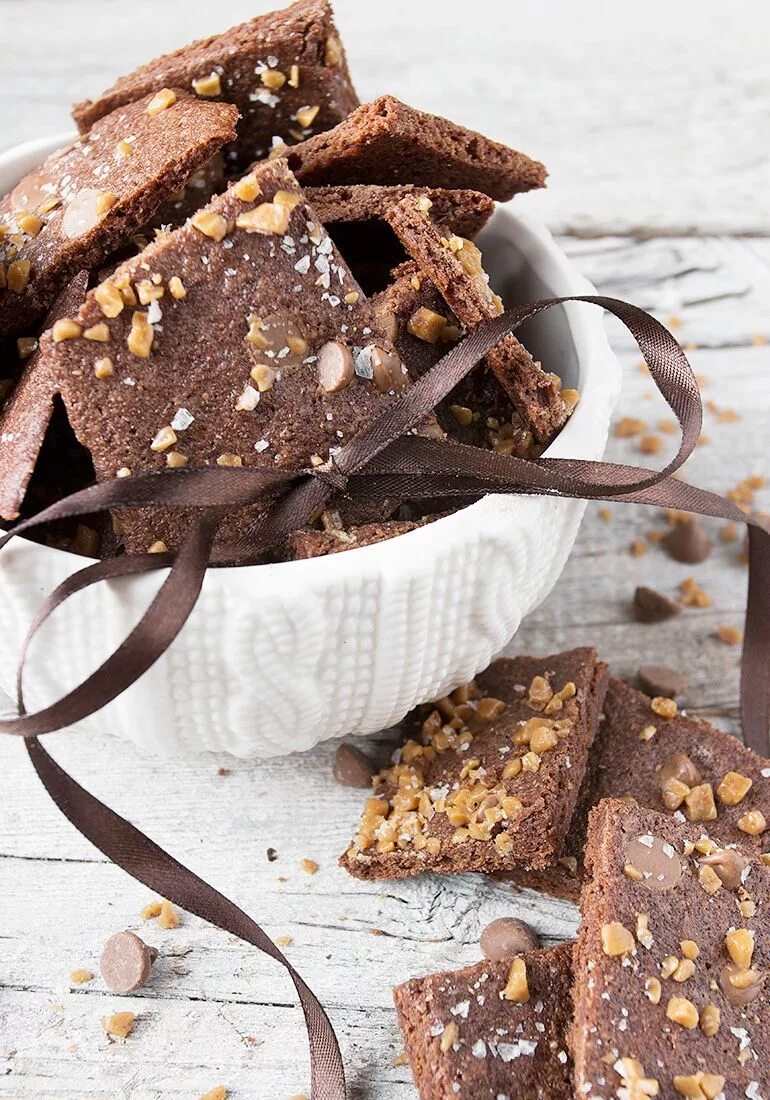 Chocolate treats. Chocolate treats. Dark chocolate. Amy's healthy baking печенье. A slab of chocolate.