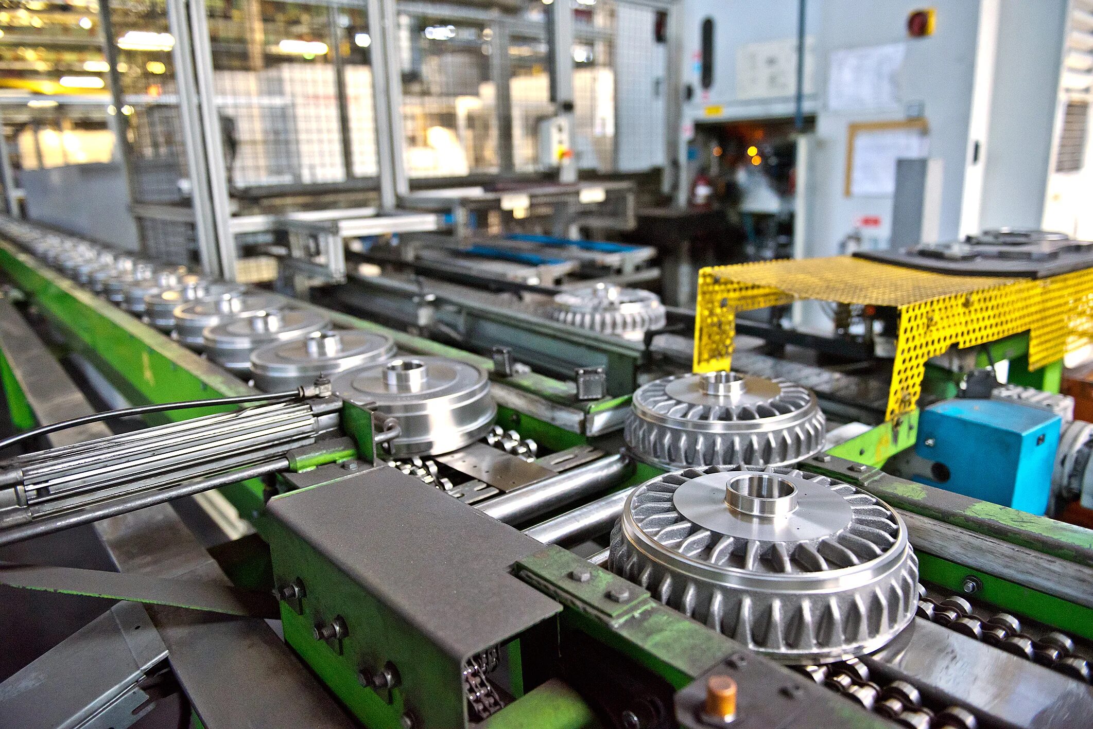 Завод по производству металлоконструкций. Цех производства металлических дверей. Цех т1 синтз. Бывший завод по изготовлению. Механосборочное производство автоваз.