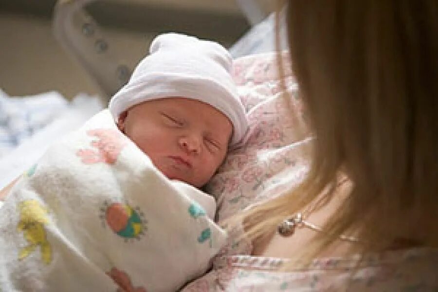 С рождением девочки. В городе родилась девочка. Новорожденный ребеночек в роодоие. В городе родилась девочка. Новорожденные девочки.