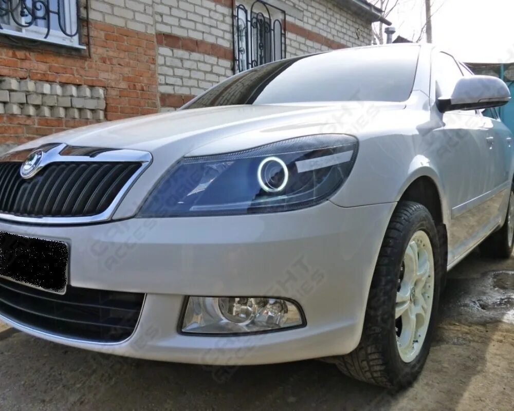 Шкода а5 ангельские глазки. Ангельские глазки Skoda Octavia a5. Фара Skoda Octavia a5 FL.