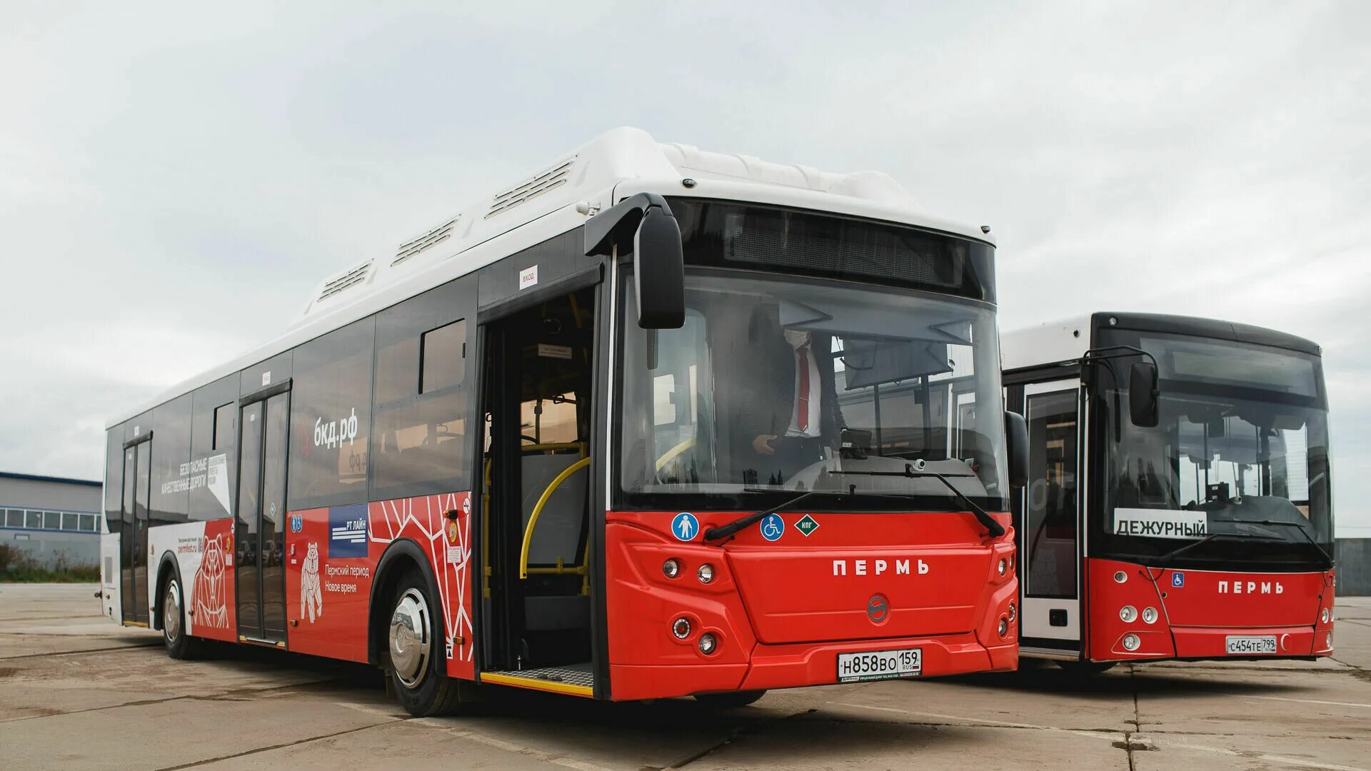 Автобусы пермь 16 на сегодня. Автобусы Пермь. Пермский автобус МАЗ. Автобус большой. Новые автобусы в Перми.