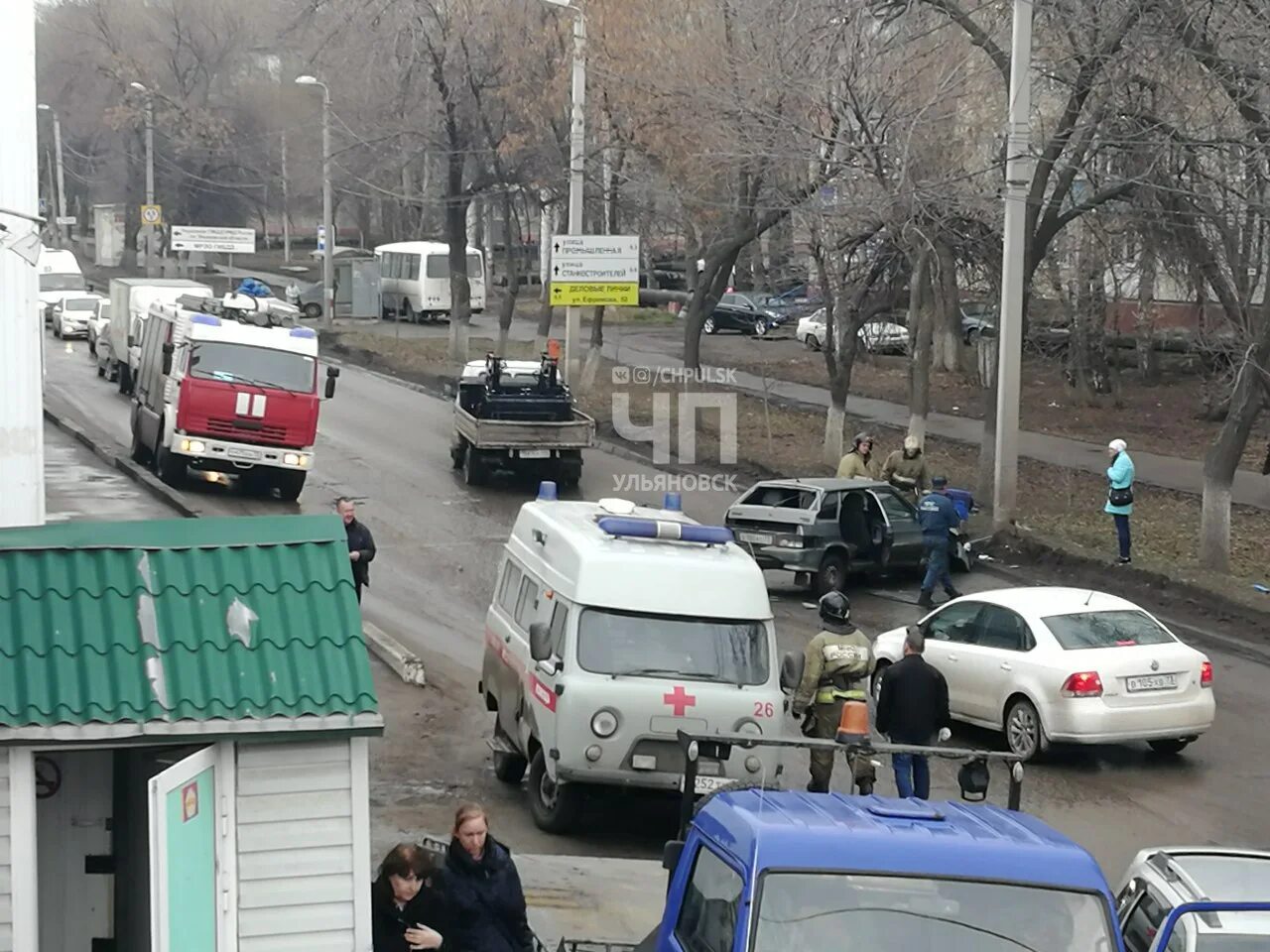 ДТП В Ульяновске а Ефремова. Авария на Ефремова Ульяновск вчера.