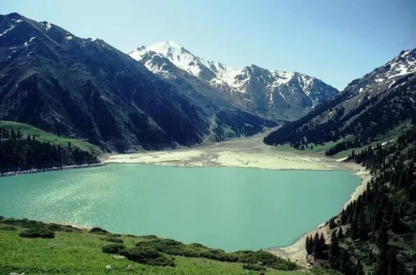 Көк ала. Алматы высокогорные джайляу. Жайлау горы алматы. Көк ала. Киргизия горы тянь-шань.