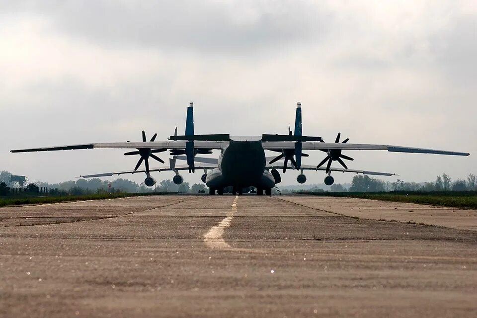 Аэродром захват. Антонов АН-22. Самолет АН 22. Транспортные самолеты КБ Антонова ан22а. АН-22 военно-транспортный.