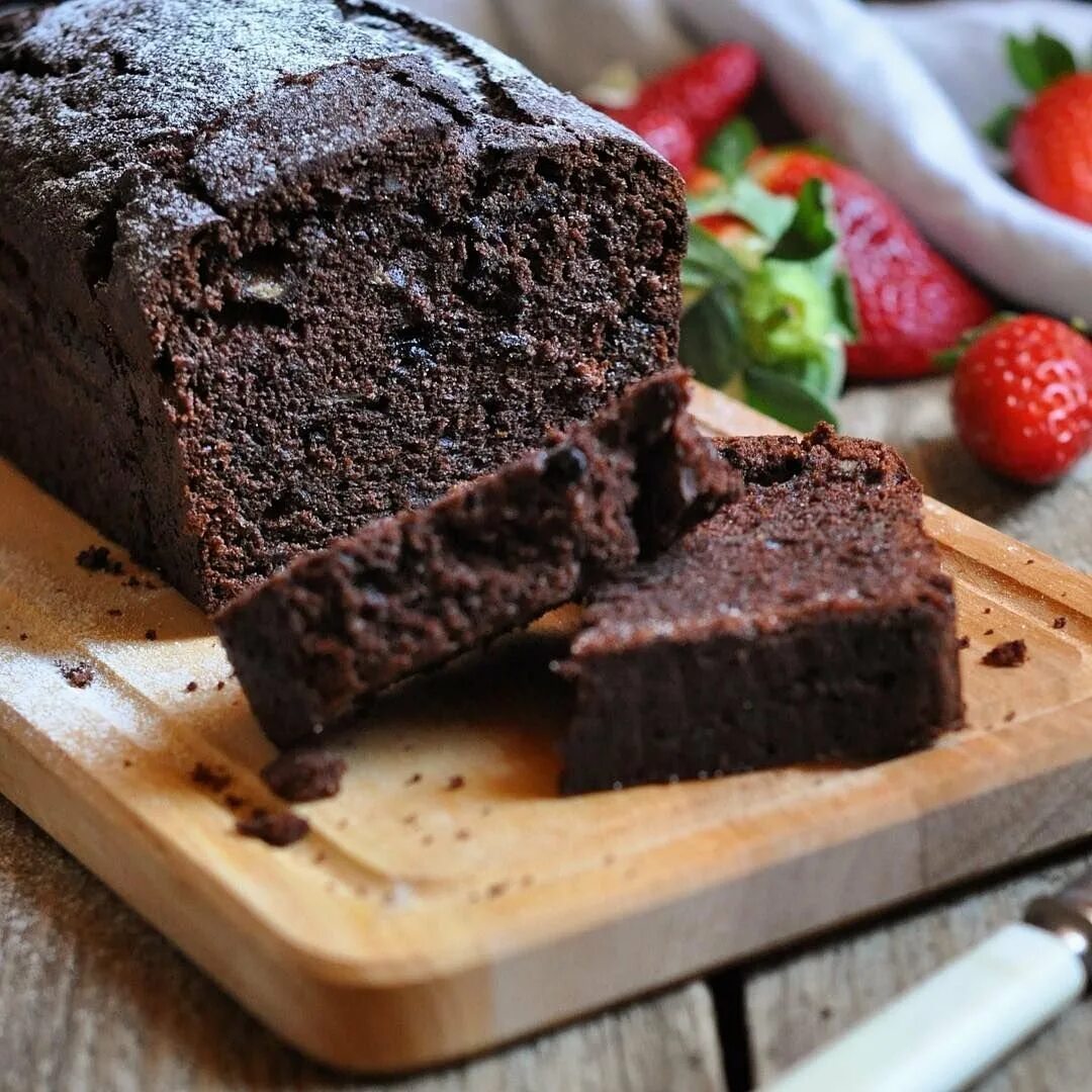 Рецепт брауни шоколадный в духовке. Кекс брауни шоколадный. шоколадно-банановый кекс. банановый кекс с шоколадом. кекс с какао.