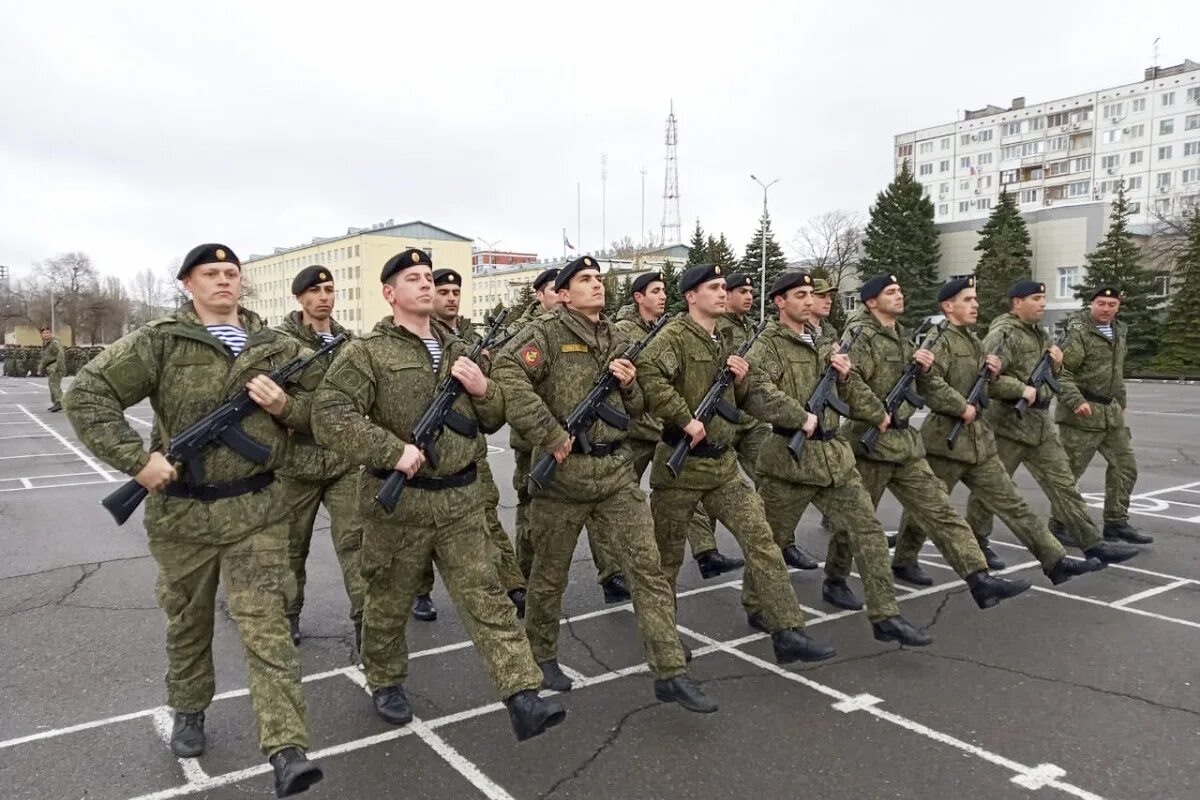 Пехотинцы на параде. Морская пехота на параде. Морпехи на параде. Военный парад пехота. Песни пехотинцев