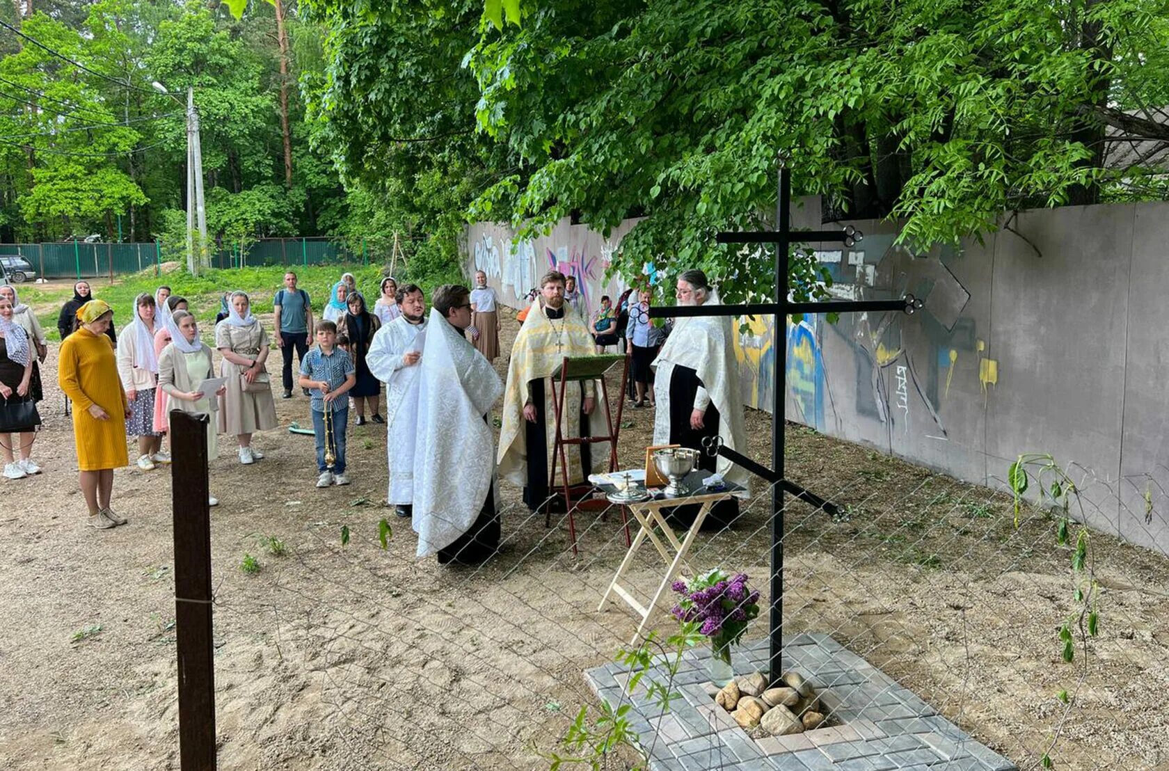 Освящение креста. Строительство храма. православная церковь будущего. освящение храма в палане. храм архангела михаила в сергиевом посаде.