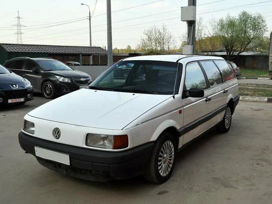 Volkswagen 1993. Volkswagen b3 универсал 1993. Фольксваген Пассат b 1993. VW Passat b3 универсал 1993. Volkswagen Passat b3 белый.