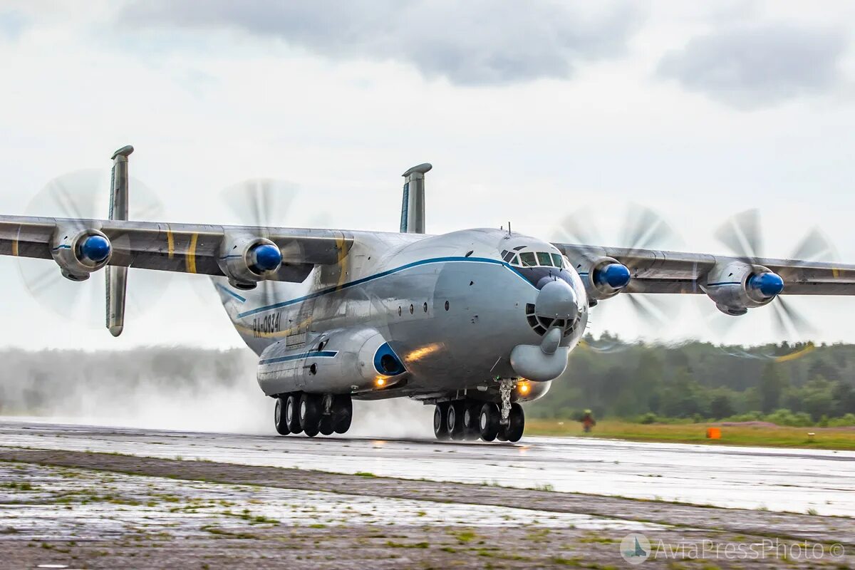 Russian Long Range Aviation to Replace Aging An-22s with Modern An-124 "Ruslans"