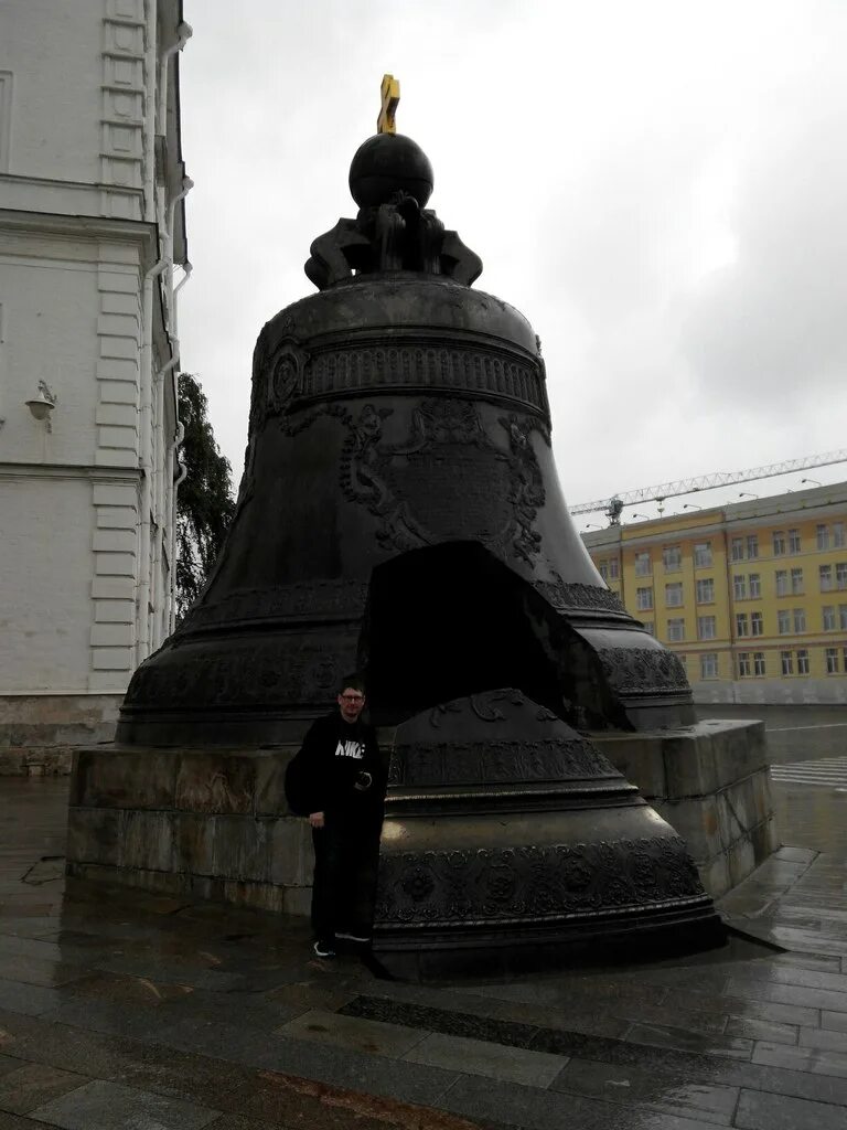 Царь колокол 1735. The tsar bell weighs tonnes. Царь-колокол московский кремль 2 класс. 1109 царь-колокол московский кремль на гравюрах. Достопримечательности московского кремля царь колокол.