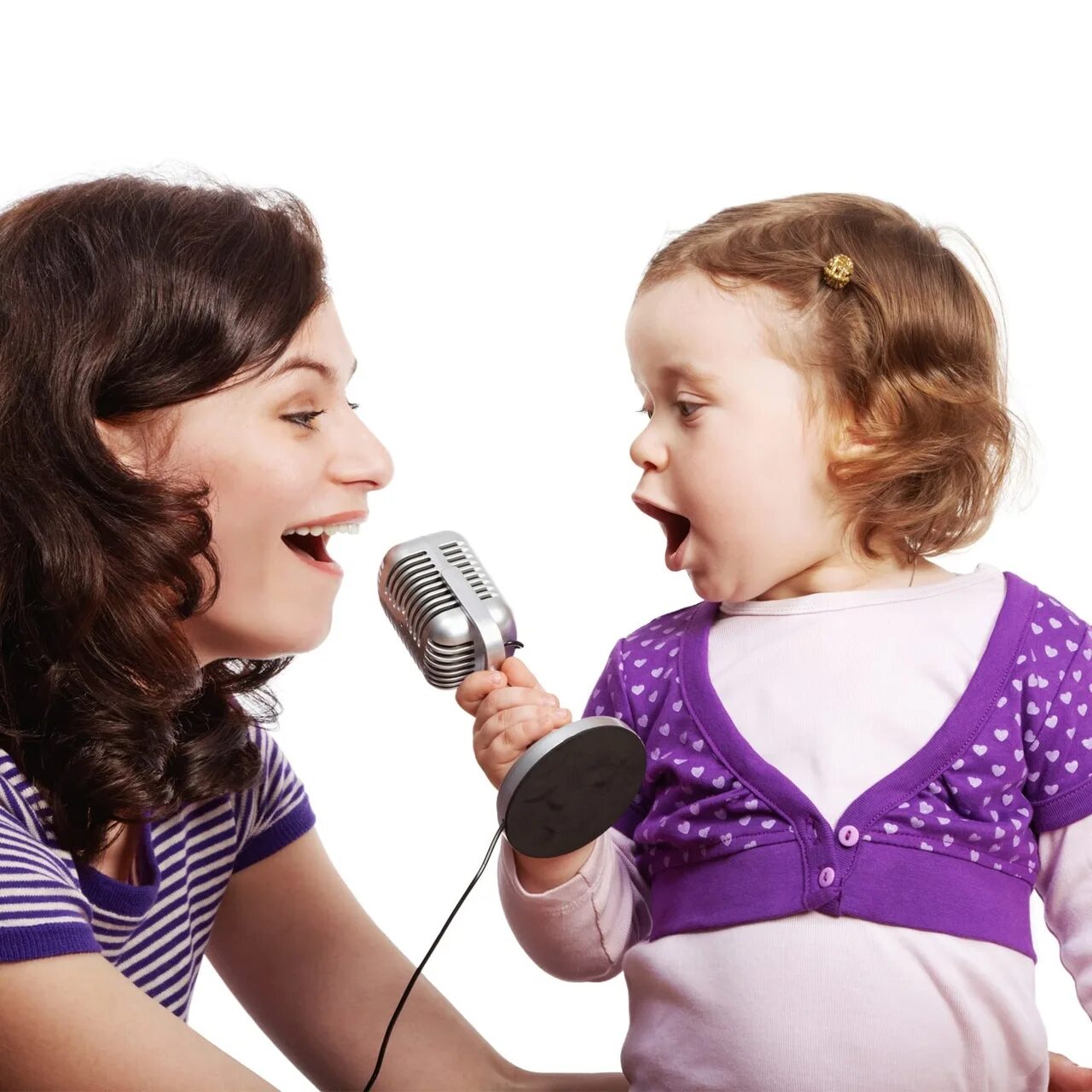 Дети поют. Ребенок с микрофоном. Дети поют в микрофон. Уроки вокала для детей.