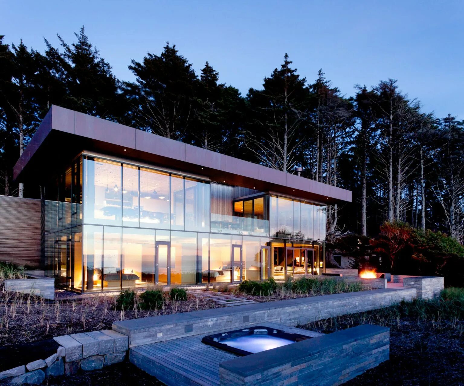 T me glass house. Модернистский дом в США частная архитектура. Современный загородный дом. Современный особняк в лесу. Современные Загородные дома.