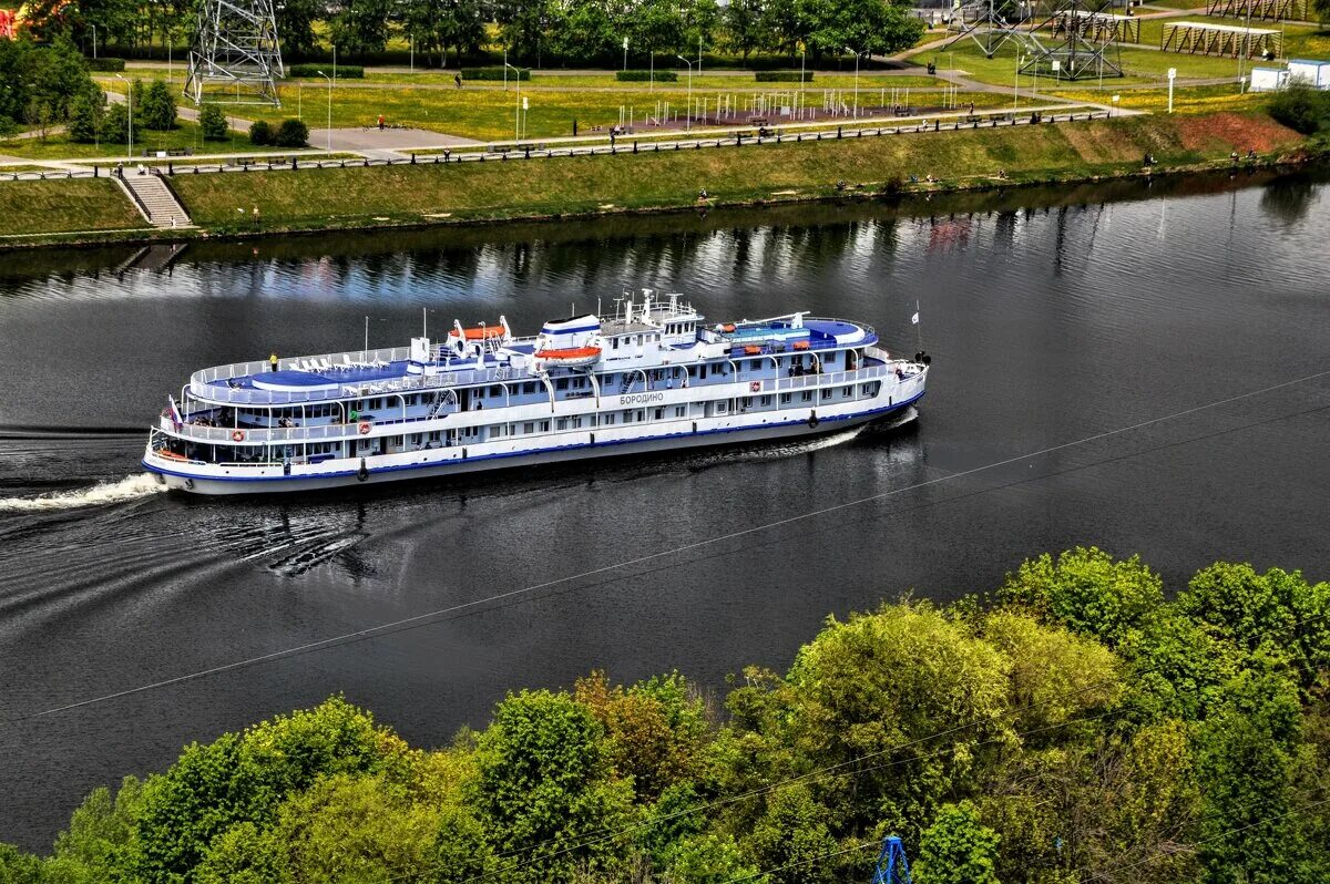Пассажирский теплоход «бородино». Теплоход бородино навигация 2022. Белый лебедь речные круизы на 2022 михаил танич. Теплоход кама 1. Макарьево пристань.