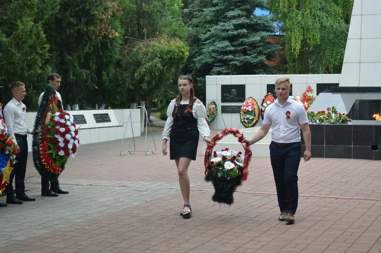 Погода в старощербиновской на неделю самый. Пожар в станице Старощербиновская. Околица станица Старощербиновская. Люди Старощербиновской. В станице Старощербиновской счастливые люди доска почета.