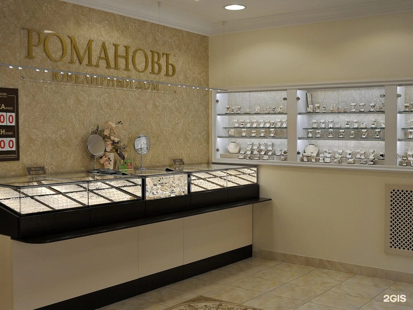 интерьер ювелирного салона. кристалл ювелирный магазин железногорск курская область. картье австралия бутик. ювелирная витрина. бутик bvlgari петровка.