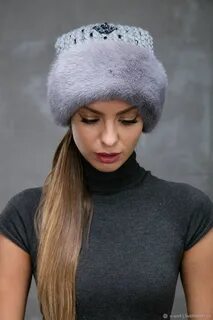 Шапки впереди