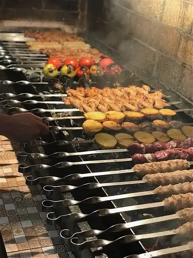 Шашлык в кафе. Шашлык город красноярск. Шашлык южный. Гриль бар шашлыкофф оренбург. Шашлык город красноярск.