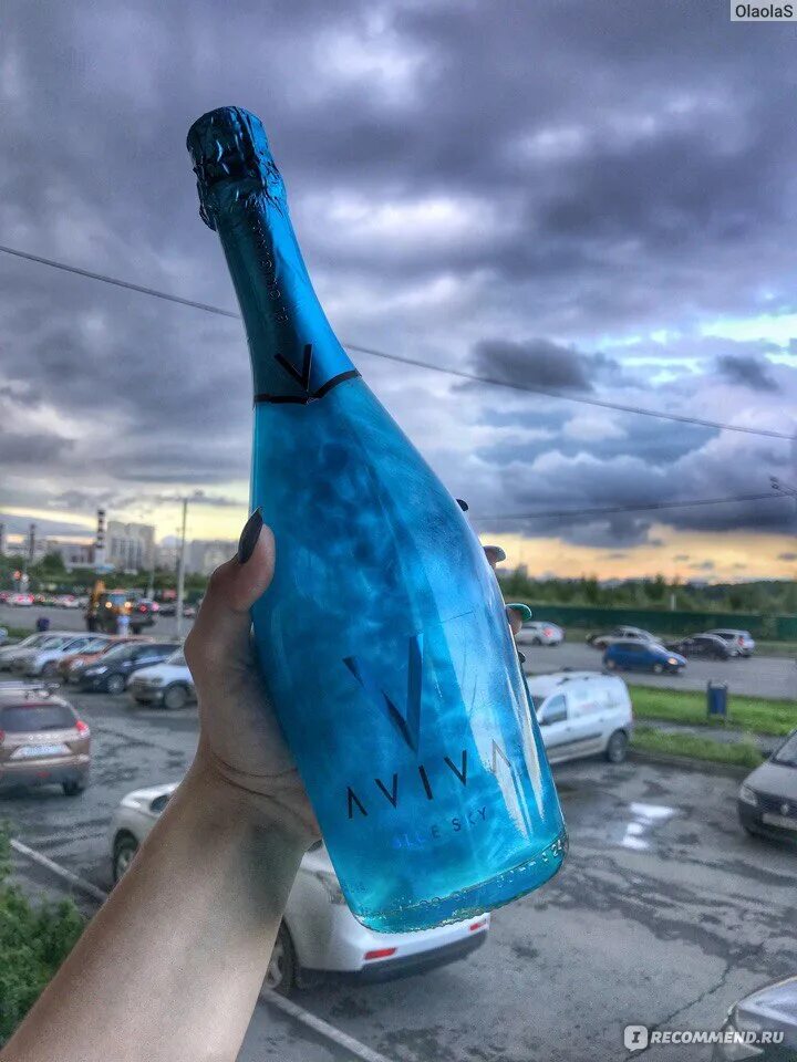 Винный напиток авива блю скай. Розовое шампанское с блестками. Перламутровое шампанское aviva. Вино aviva rose. Шампанское с перламутром aviva.
