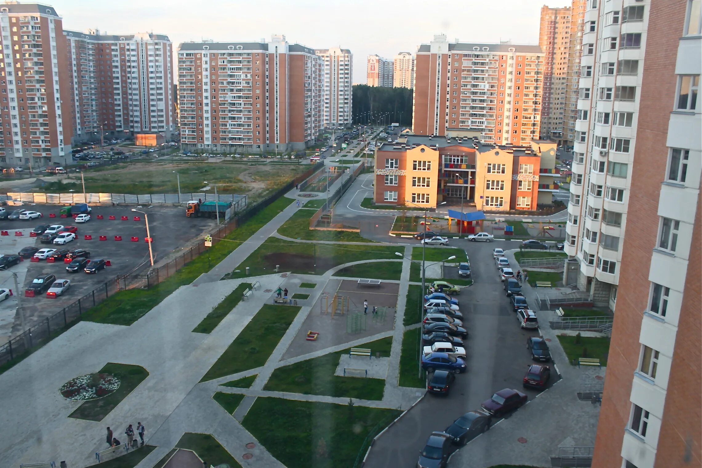 микрорайон янтарный балашиха. янтарный балашиха. балашиха мкр янтарный щелковское шоссе. балашиха мкр янтарный с высоты птичьего полета. микрорайон янтарный балашиха.