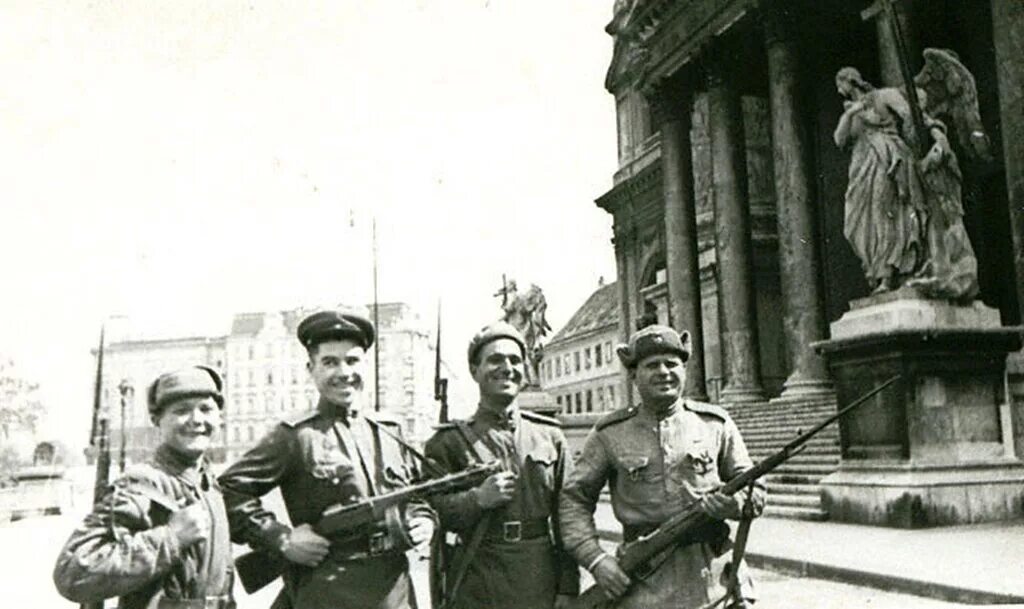 Освобождение Австрии 1945. Освобождение столицы Австрии вены советскими войсками 1945 г. Красная армия в Вене 1945. Освобождение вены 13 апреля 1945.