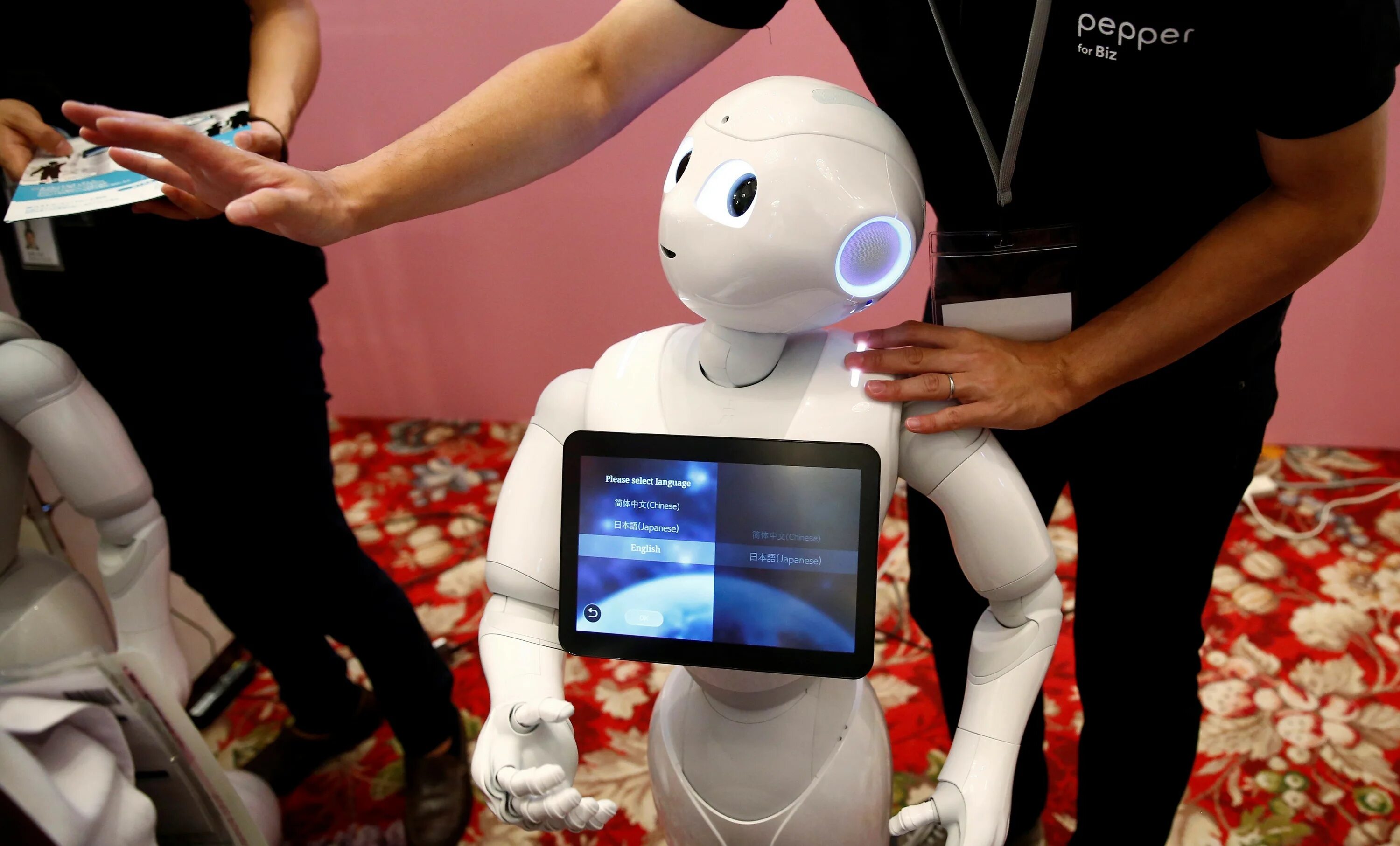 Голосовой робот. Виртуальный робот. Виртуальный помощник робот. Робот голосовой помощник. Голос робота мужской