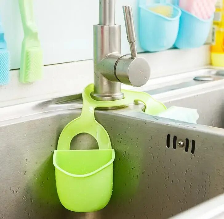 Держатель для мочалки на кухне. Kitchen sink holder sponge. Держалка для губки. Держатель для тряпки в раковину. Держатель для губки на кран.