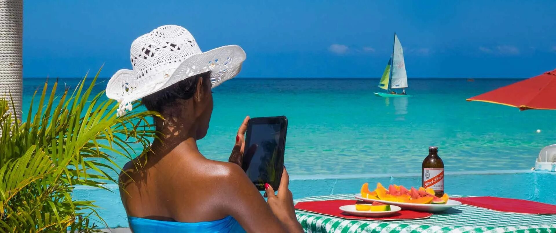 Ямайка стоит посетить страну с позитивным настроем. Сокровища в тропиках. Остров ассоциации. Сейшельские острова девушка в шляпе. Марки Ямайки.