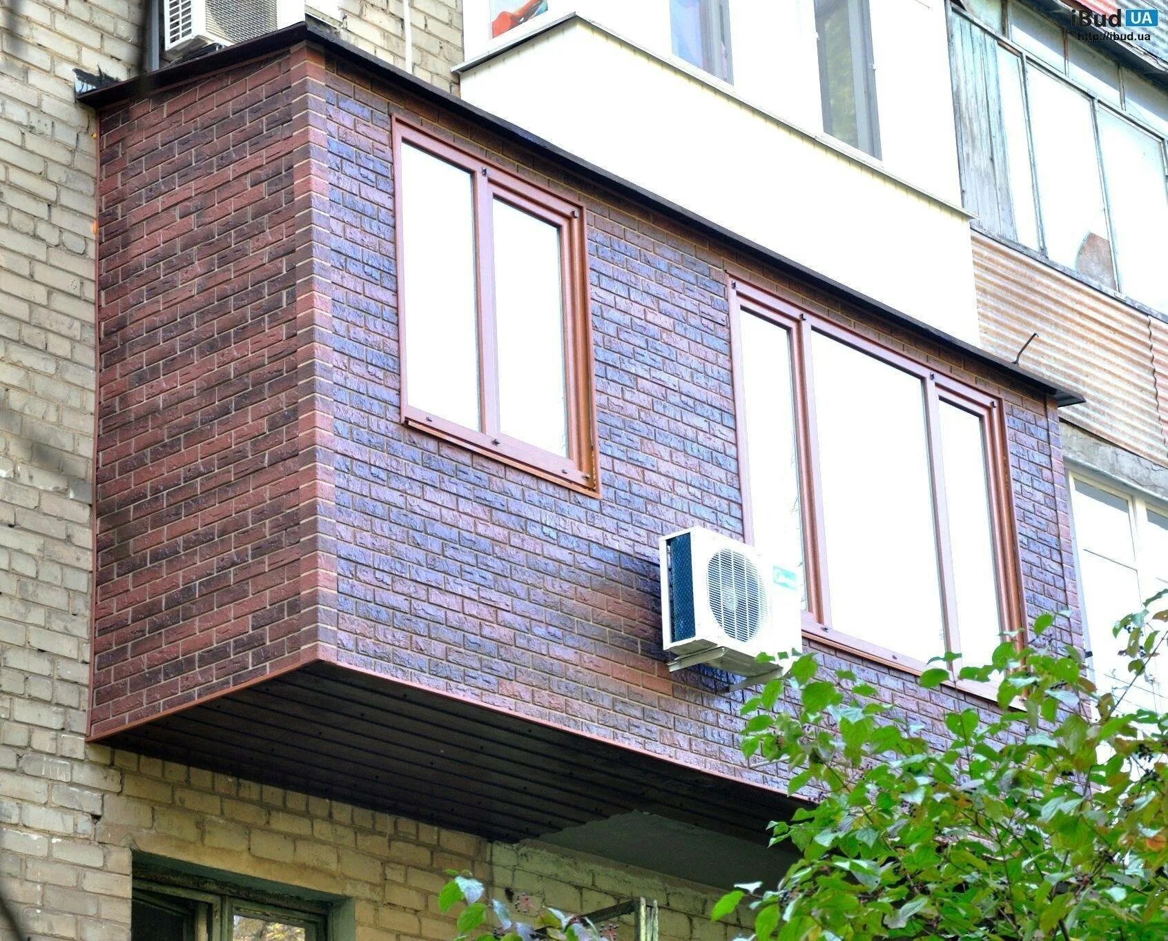 Внешняя отделка балкона. Наружная обшивка балкона. Обшивка балкона снаружи. Балкон фасад.