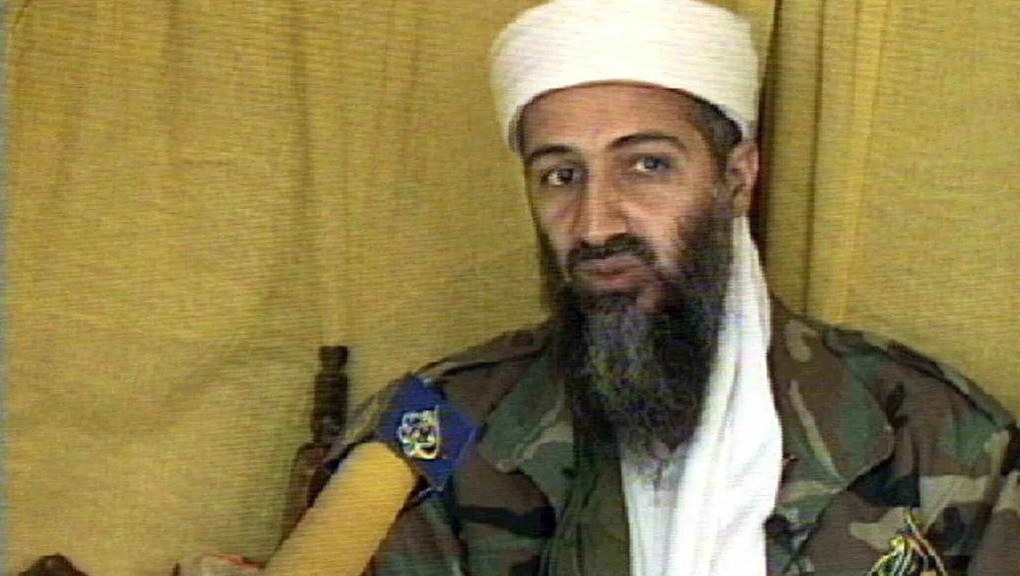 Номер террористов. Усама Бен Ладен. Усама Бен Ладен Аль Каида. Сентябрь 2001 Усама Бен Ладен. Усама Бен Ладен с автоматом.