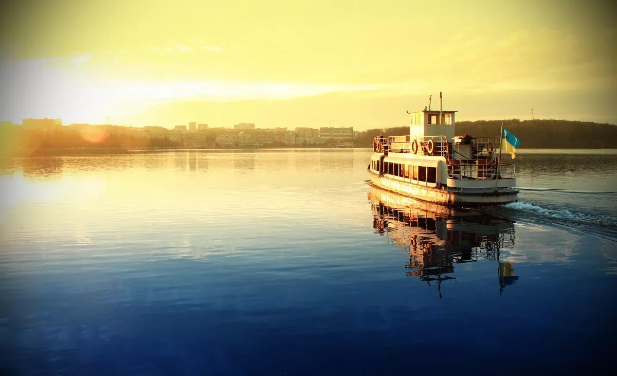 титаник пароход 1912. куда уходят пароходы. пароход. речной пароход миссисипи. пароход детская иллюстрация в море.