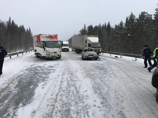 000 км. Дорога р242 пермь екатеринбург. 328 километр пермь-екатеринбург. Пермь екатеринбург 328. Дтп в первоуральске вчера.