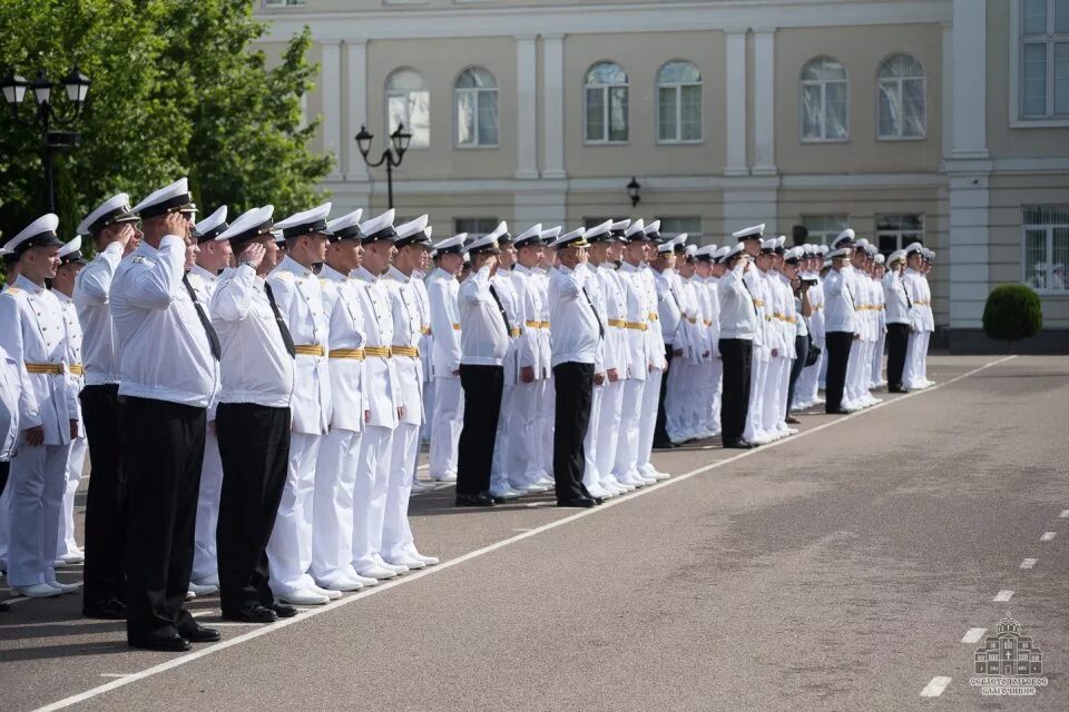 Мо рф севастополь. Севастопольское военно Морское училище. Нахимовцы Севастополь выпуск. Нахимовское военно Морское училище в г Севастополе в 2014 году пустырь. Нахимовское училище в Севастополе.