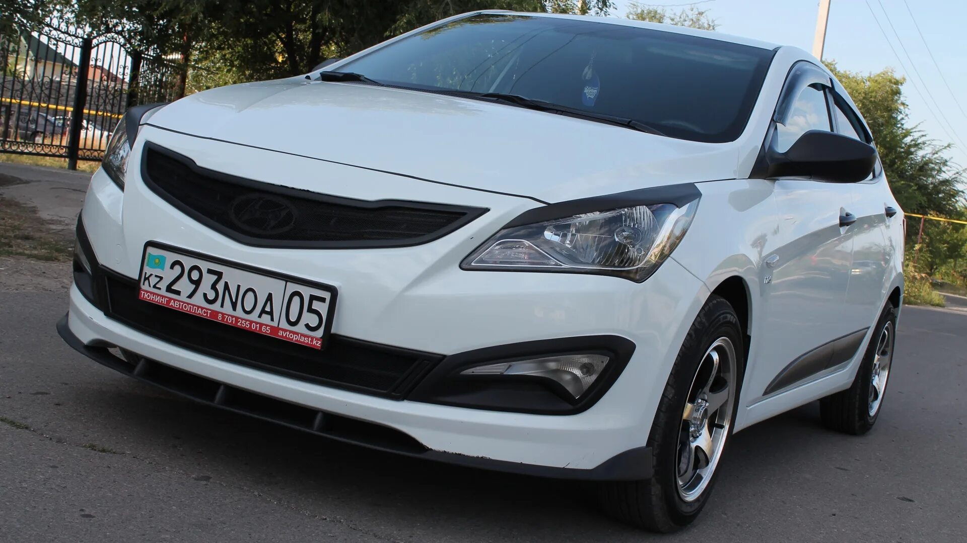 Бампер solaris 2014. Бампер хендай солярис 2015. hyundai solaris 14. hyundai solaris 1.6 2014 tuning. обвес на хендай солярис 2014.