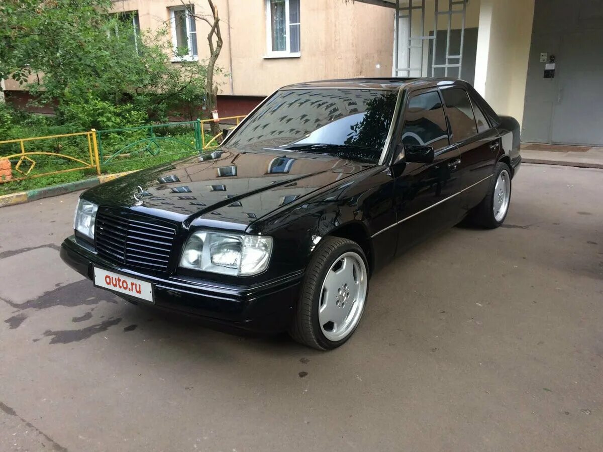 Купить мерседес 124 в москве. Mercedes w124 черный. Mercedes w124 1993. Мерседес 124 черный. W124 Мерседес 1994.